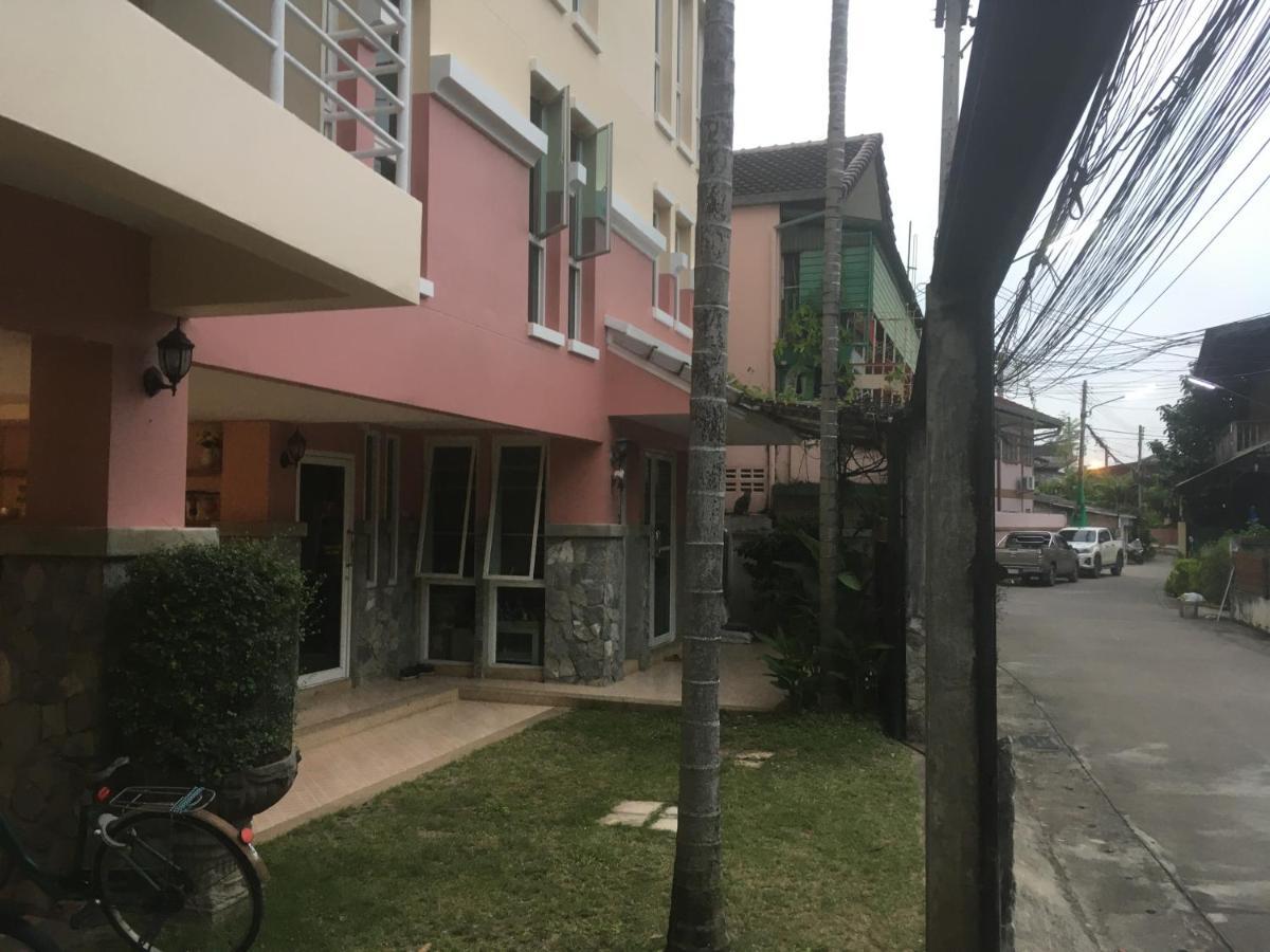 ホテル Triple Palms House チエンマイ エクステリア 写真