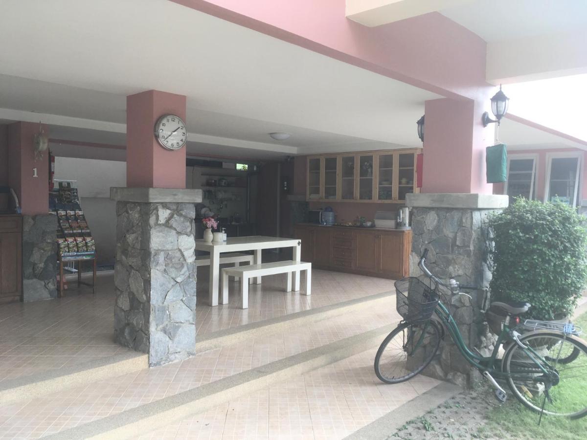 ホテル Triple Palms House チエンマイ エクステリア 写真