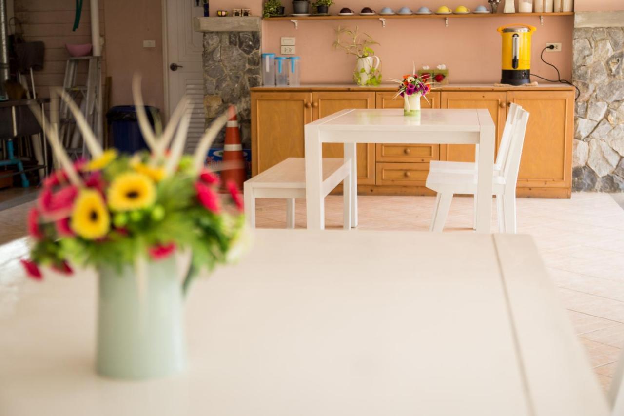 ホテル Triple Palms House チエンマイ エクステリア 写真
