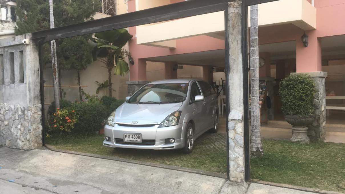 ホテル Triple Palms House チエンマイ エクステリア 写真